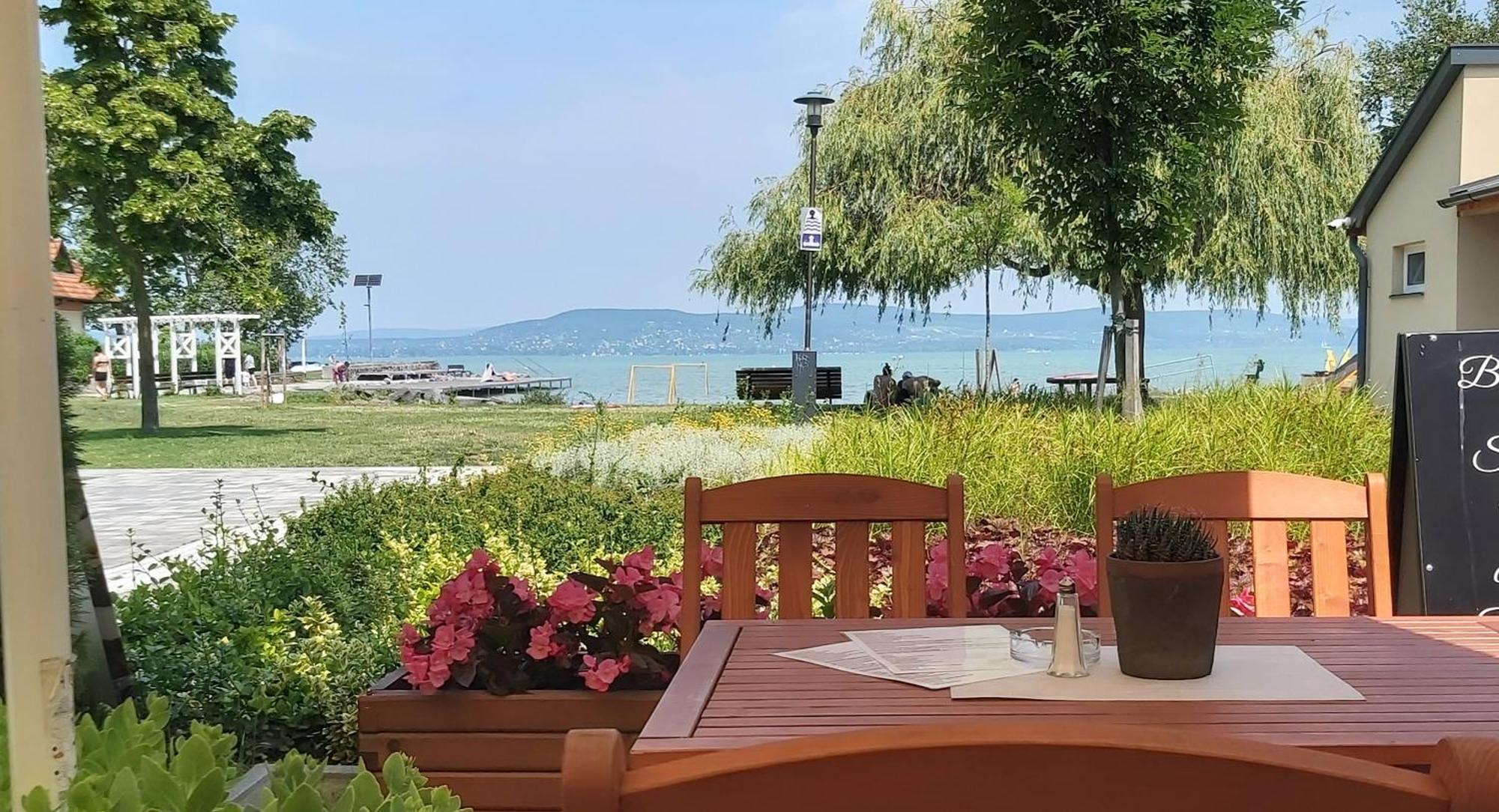 Apartmanhaz Horvath Apartment Balatonboglár Екстериор снимка