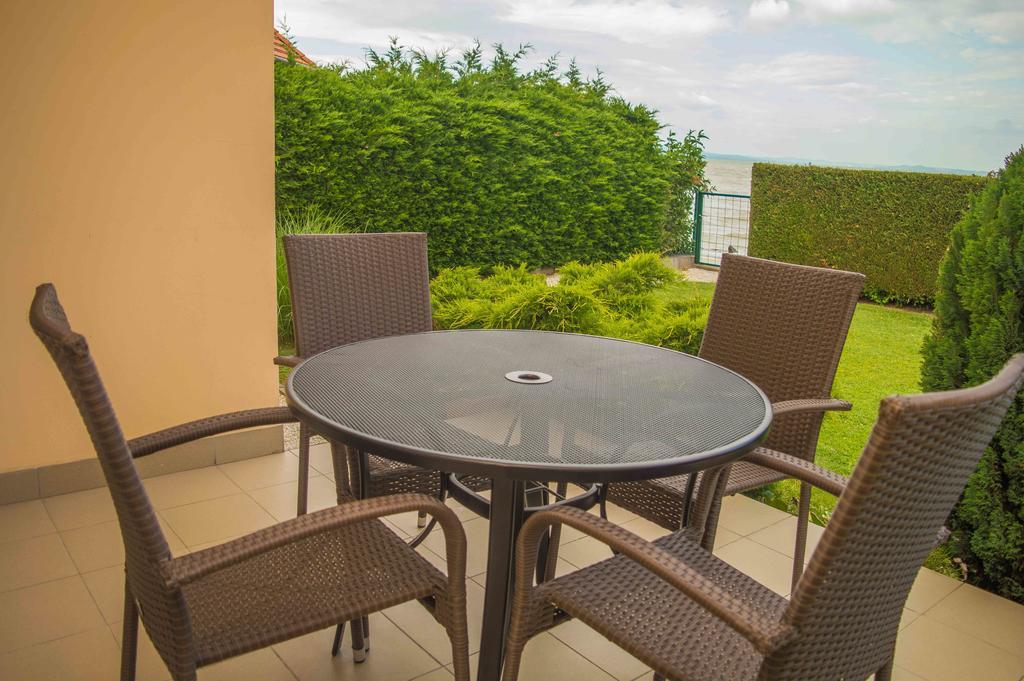 Apartmanhaz Horvath Apartment Balatonboglár Екстериор снимка